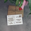 Biała drewniana kartka pocztówka na urodziny z grawerem