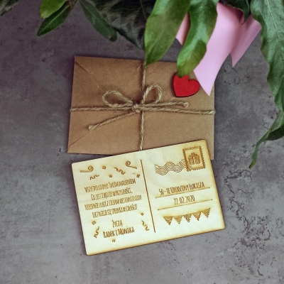 Drewniana kartka pocztówka na urodziny z grawerem